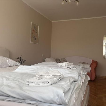 Red Square Apartment Пирот Екстериор снимка