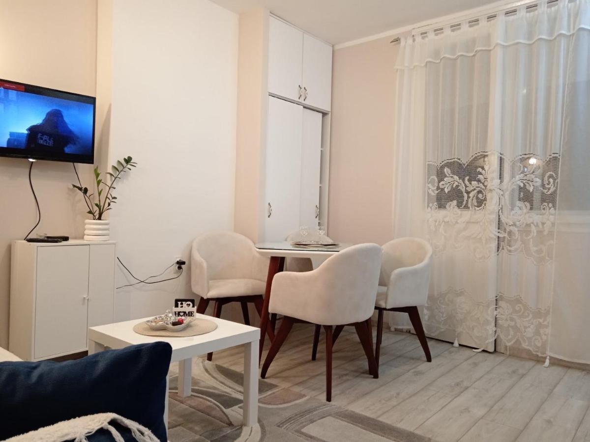 Red Square Apartment Пирот Екстериор снимка