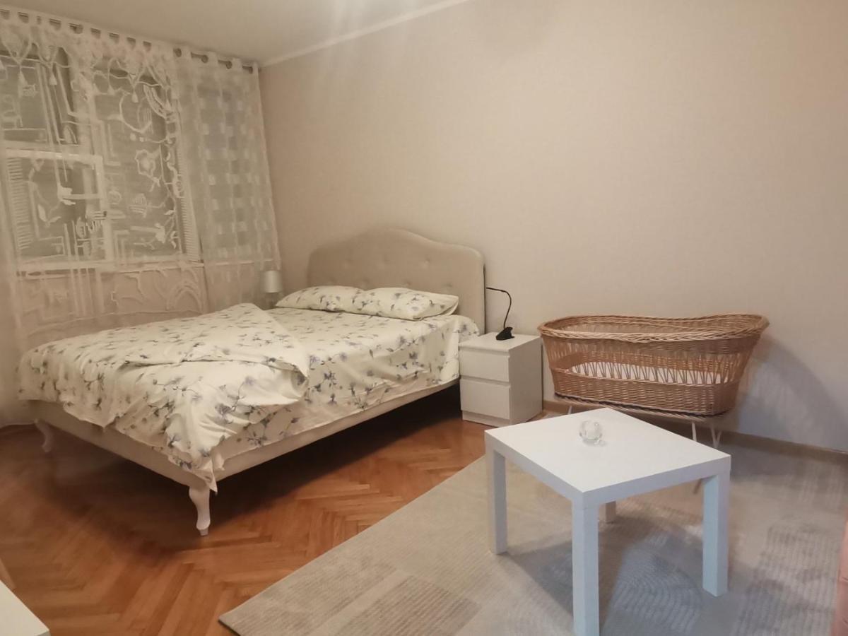 Red Square Apartment Пирот Екстериор снимка