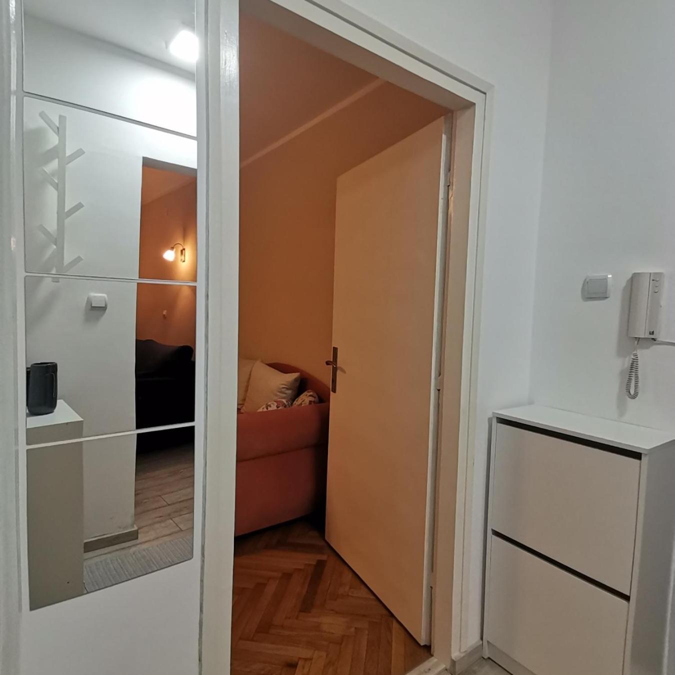 Red Square Apartment Пирот Екстериор снимка