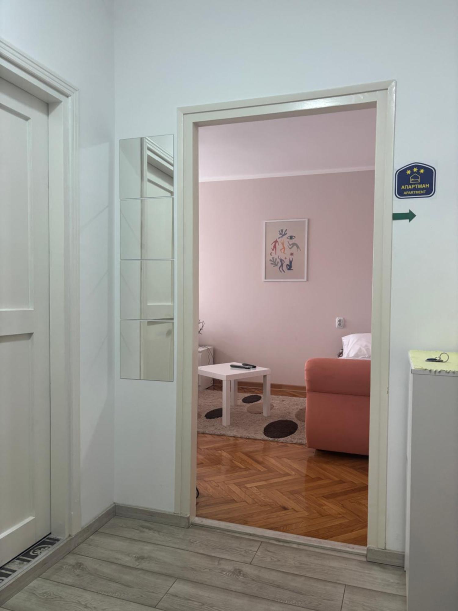 Red Square Apartment Пирот Екстериор снимка