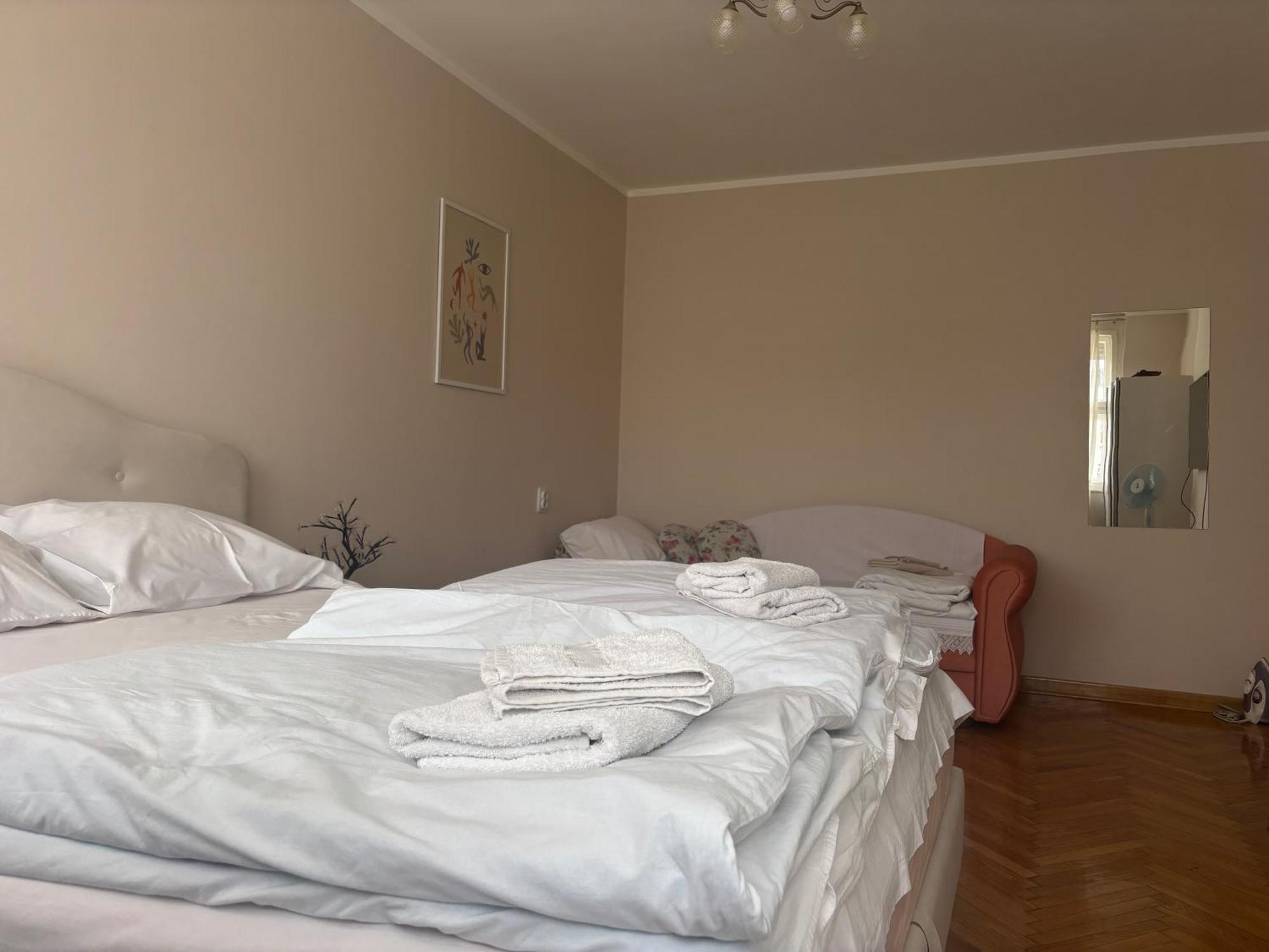Red Square Apartment Пирот Екстериор снимка
