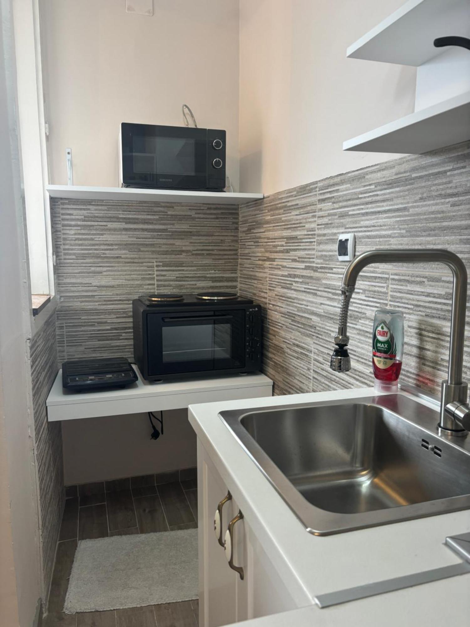Red Square Apartment Пирот Екстериор снимка