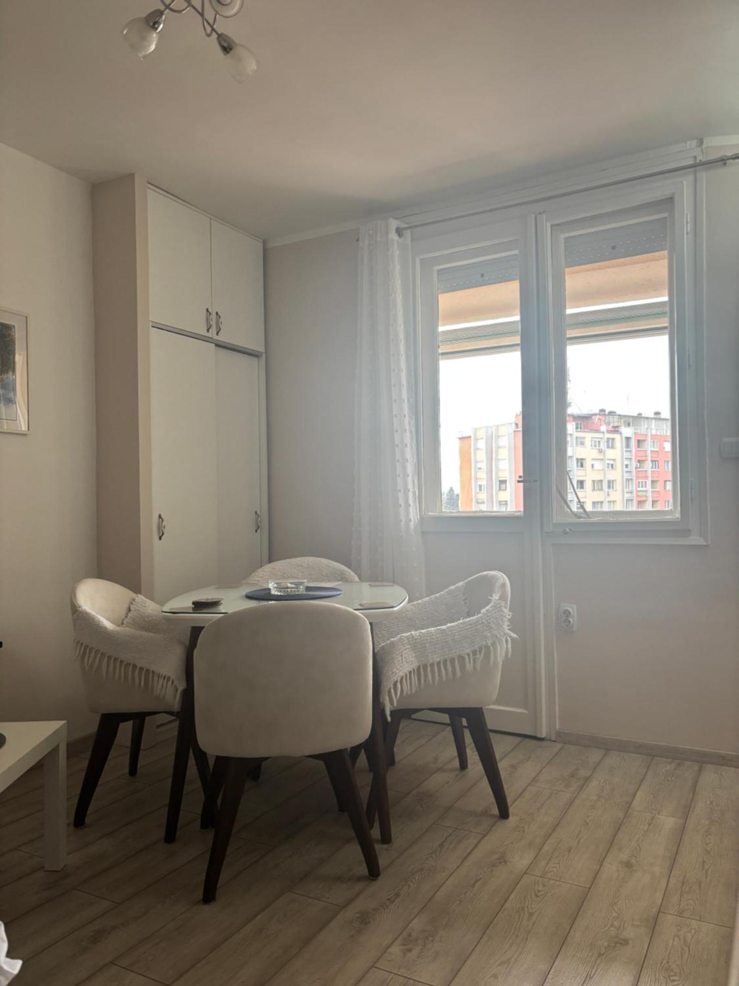 Red Square Apartment Пирот Екстериор снимка